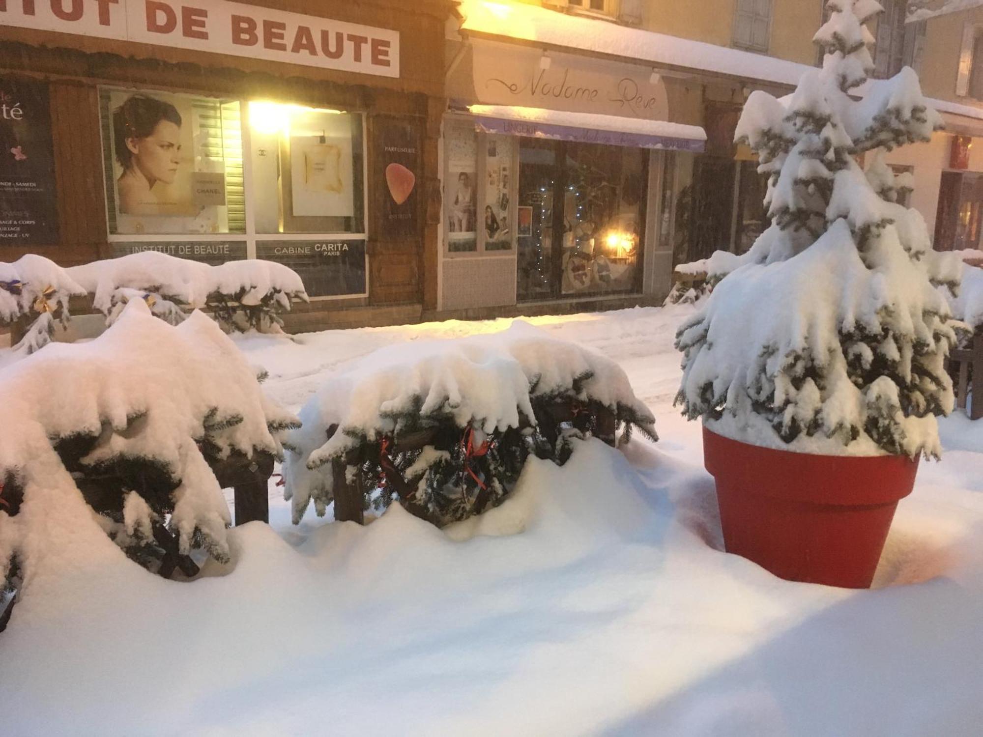 Hôtel Restaurant de la Chaussée Briançon Exterior foto